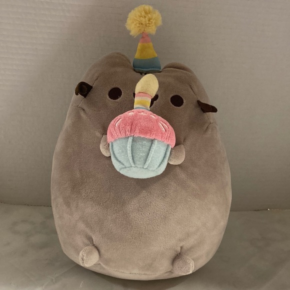 Gund Pusheen Cat Birthday Plush Stuffed Animal Cupcake and Birthday Hat Tan 10” - Picture 1 of 9
